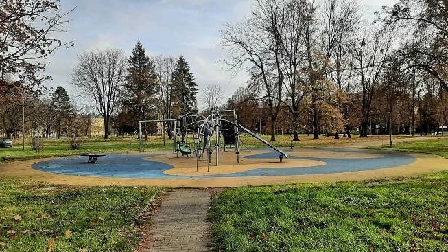 Karviná, Nové Město. Mírová, dětské hřiště. Listopad 2022.