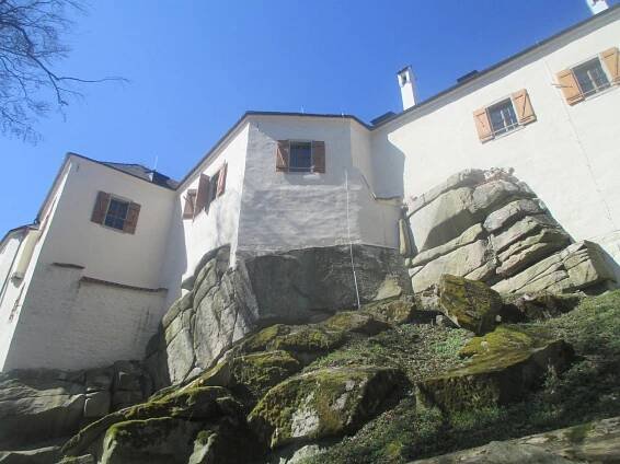 Hrad Roštejn je zavřený, za zábavou musí návštěvníci do podhradí