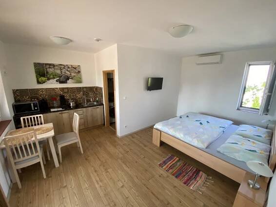Apartmán 2, Apartmány Přítluky