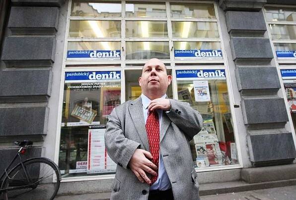 Hostem online rozhovoru v Pardubickém deníku byl tiskový mluvčí ministerstva zdravotnictví Tomáš Cikrt