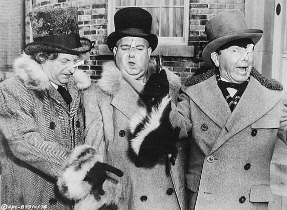 Larry Fine, Moe Howard - The Outlaws Is Coming - Z filmu