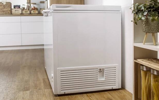Mraznička Gorenje FHC22A6W5, bílá, skrytý kondenzátor