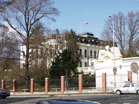BIS odhalila v Praze tři ruské špiony, museli opustit Česko