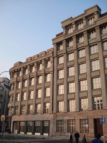 Soubor:Praha Skoduv Palac.jpg