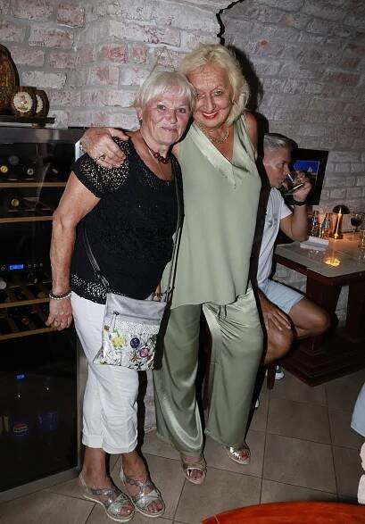 Ve společnosti se často neobjevuje, toto je výjimka: Druhá sestra Jiřího Korna je elegantní a šik dáma