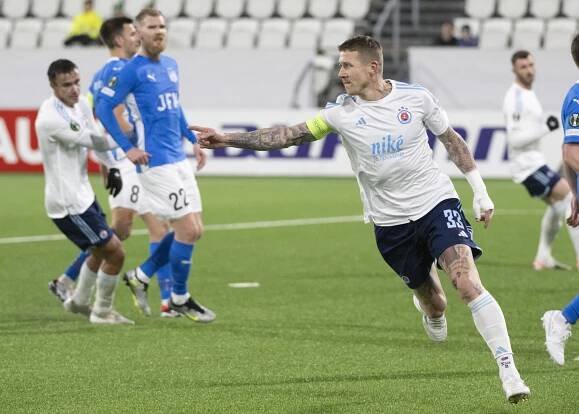 Slovan Bratislava postúpil do vyraďovacej časti Európskej konferenčnej ligy, keď vyhral nad Klaksvíkom 2:1. V...