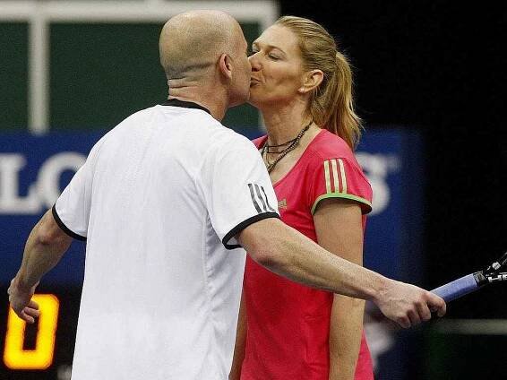 Slavný tenisový pár Andre Agassi a Steffi Grafová na exhibici v Praze.
