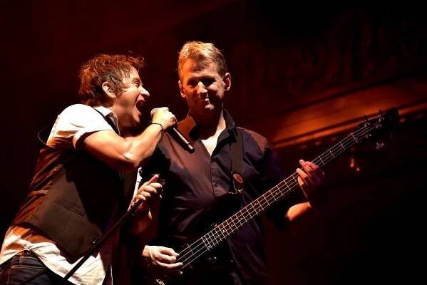FOTOREPORT: Mike + The Mechanics se proletěli pražskou Lucernou