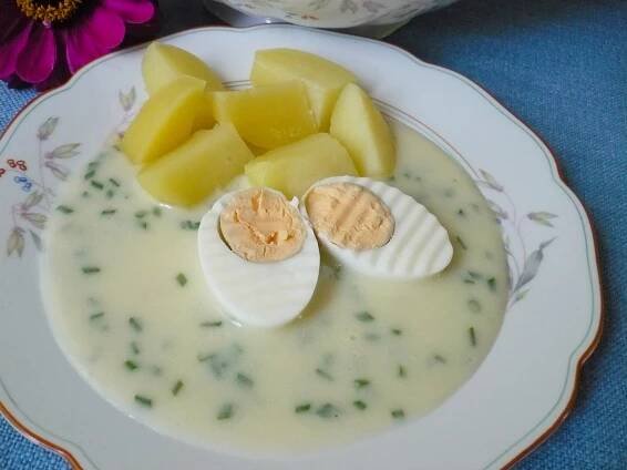 Dietní pažitková omáčka s bramborovým základem