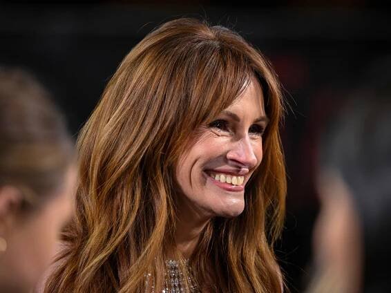 Julia Roberts Has a Cinderella Moment in the Sparkliest Shoes We’ve Ever Seen