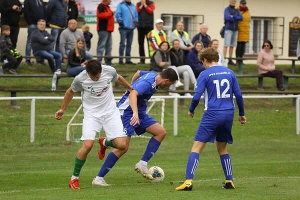 Z fotbalového utkání krajského přeboru Slovan Lysá nad Labem - Polaban Nymburk (0:3)