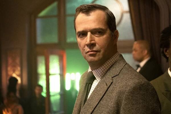 Pennyworth - The Heavy Crown - Z filmu - James Purefoy