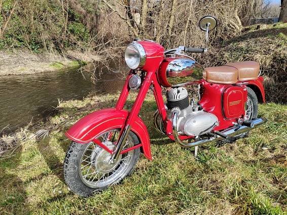 Galerie hotových motocyklů – Lakovna Brno, lakování a renovace motocyklů Jawa a ČZ, dalších motorek a veteránů