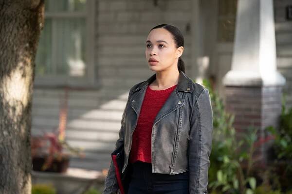 Pavučina - Z filmu - Cleopatra Coleman