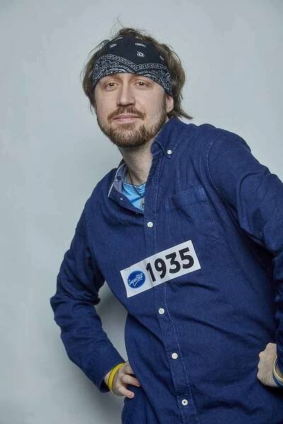 Jednatřicetiletý Pavel Dorotka se před nedávnem se přestěhoval do Českých Budějovic. Od svých pětadvaceti let si jde za svým snem. Chce být slavným hercem, protože věří, že je to jeho osud.