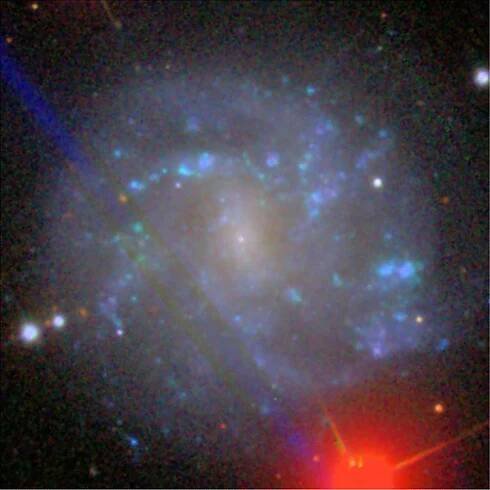 SDSS image of spiral galaxy NGC 2500