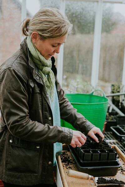 A website for stylish gardeners by garden writer Clare Foster.