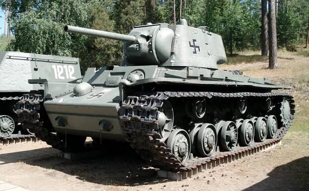 Soubor:Kv1 m1942 parola 1.jpg – Wikipedie