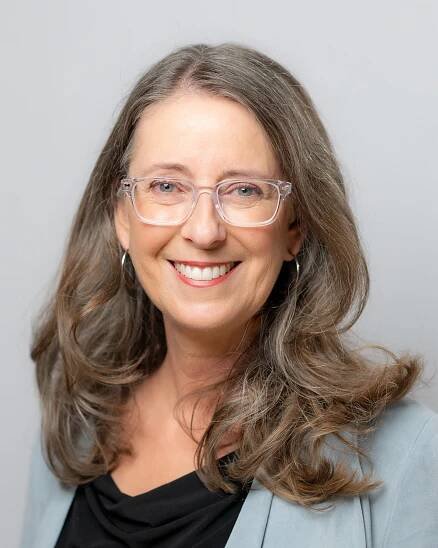 Headshot of Sarah Hubbard 