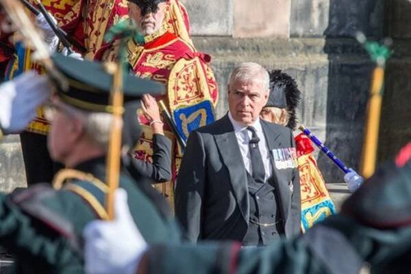 Foto k tématu princ Andrew (vévoda z Yorku) – stránka 4