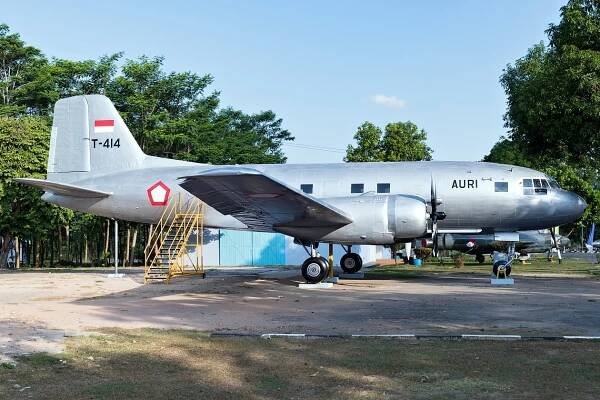 Iljušin Il-14/Avia Av-14 – Letadla na plátně.cz