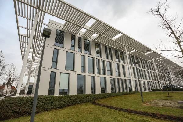 Nová technologie z Dolních Břežan může pomoci satelitům přežít ve vesmíru