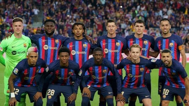 Hráči Barcelony děkovali Rusům. Klub z Ukrajiny reagoval srdcervoucí fotkou