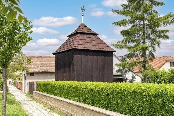 Končice – zvonice u zaniklého kostela sv. Stanislava – Kolínsko (Cesty a památky)