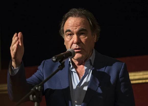 Oliver Stone uvedl ve Varech čtvrtou verzi Alexandra Velikého. Podívejte se | Hospodářské noviny (HN.cz)