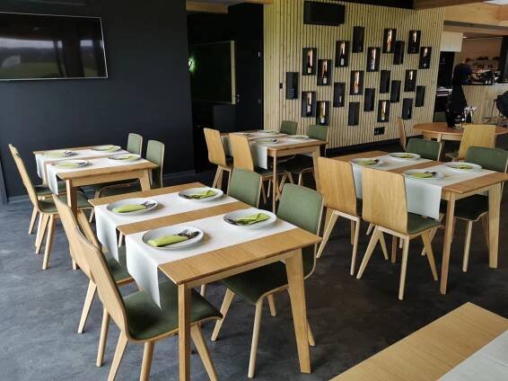 Stravovanie v Clubhouse Restaurant - Royal Village
