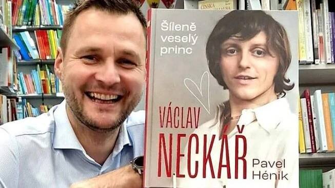 „Moje kniha byla dárkem pro Neckáře.“ S Pavlem Hénikem o úspěšné biografii