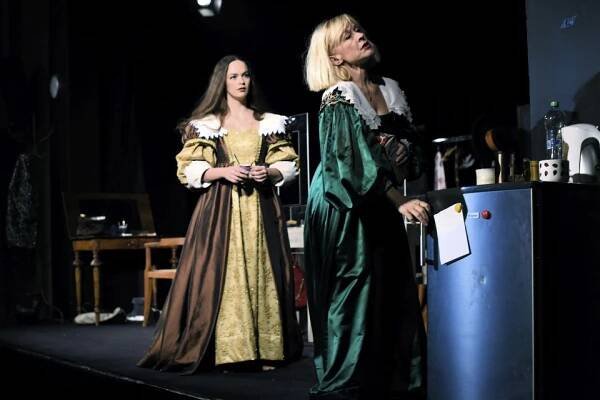 Dámská šatna v Divadle U Valšů. S Arnoštem Goldflamem do zákulisí