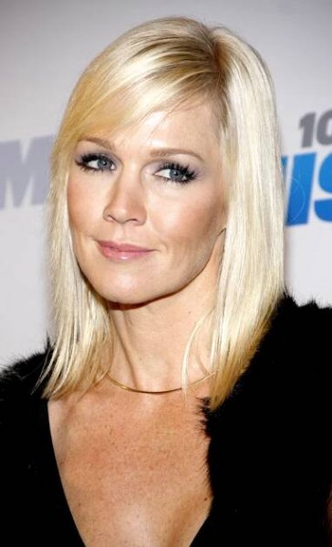Foto 9 k článku Hvězda 90. let Kelly z Beverly Hills 90210 oslavila půl století. Podívejte se, jak vypadá dnes svůdná kráska, která popírá botox