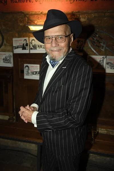 Elegán Jan Přeučil k nepoznání: Kvůli roli si poprvé v životě si nechal narůst vousy