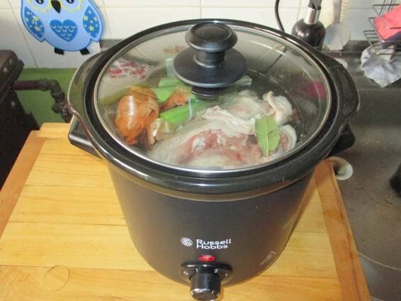 Vaření v pomalém hrnci: Zkoušíme hrnec Russell Hobbs 24180-56