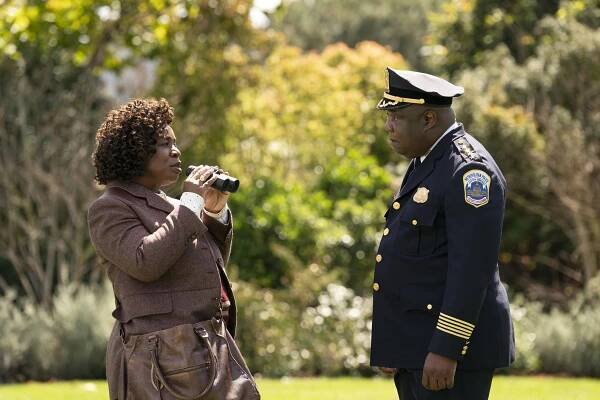 Uzo Aduba, Isiah Whitlock Jr. - Rezidence - Inženýrův palec - Z filmu