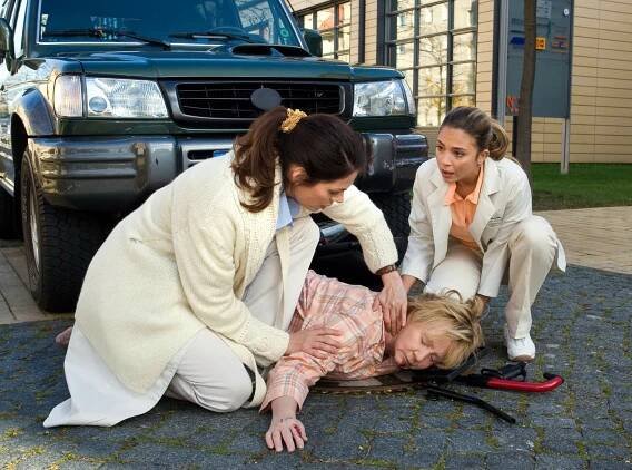 In aller Freundschaft - Season 10 - Umwege - Z filmu - Cheryl Shepard, Uta Schorn, Arzu Bazman