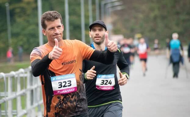 Startovné na závodní běhy v Luhačovicích: desítka, štafeta i půlmaraton