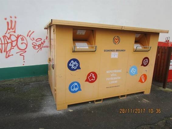 kontejnery u Bedřicha  poškození