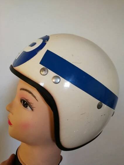 Moto přilba regulovčík, tato retro ochranná helma velikost 56 v tomto stavu co je na fotkách za cenu 2.000,- Kč.