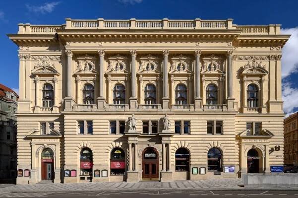 Nová fasáda Národního domu na Vinohradech