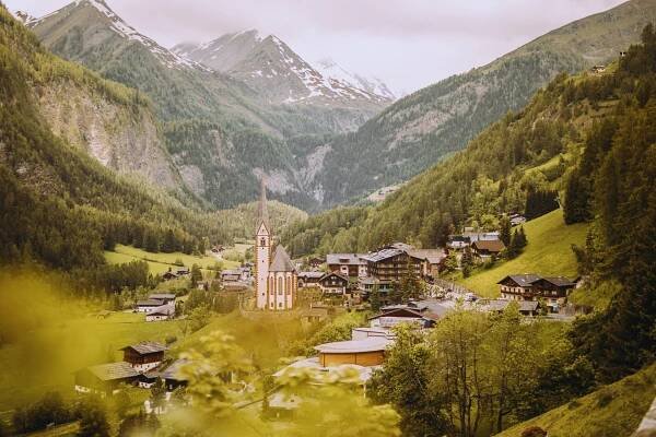 Bergsteigerdorf-heiligenblut-am-grossglockner-im-nationalpark-hohe-tauern