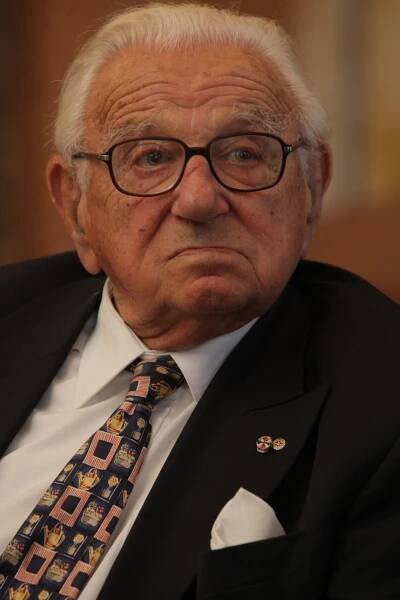 Sir Nicholas Winton zachránil během války stovky evropských dětí.