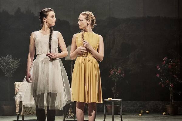 Krvavá svatba - 16.03.2017, Tereza Vilišová (Leonardova žena), Anna Fialová (Děvčátko) Foto: Martin Špelda