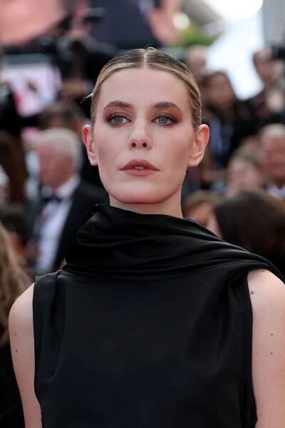 Caterina De Angelis a Cannes 2025: la figlia di Margherita Buy veste l'eleganza radicale in total black The Attico