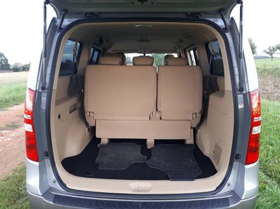 Dodávka pro náklad i minibus pro osm lidí? Ojetý Hyundai H-1 pořídíte za polovinu z ceny konkurentů a vydrží (skoro) všechno. Má jediné minus...