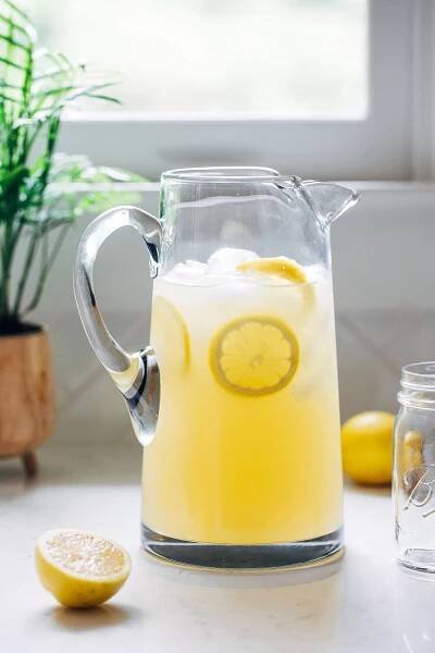 Honey Sweetened Lemonade - Making Thyme for Health