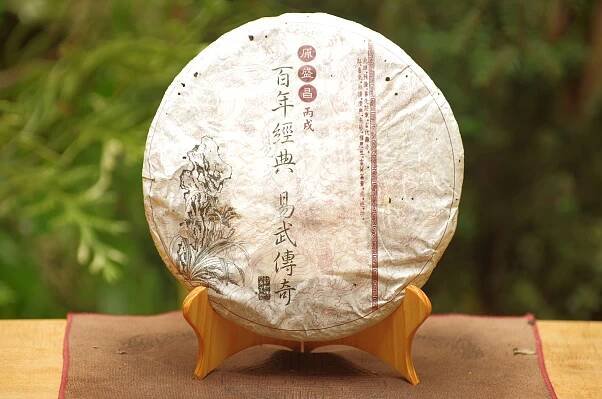 2006 Shi Kun Mu „Chuan Qi“ Yi Wu Gu Shu Pu‘er Bing Cha tmavý čaj