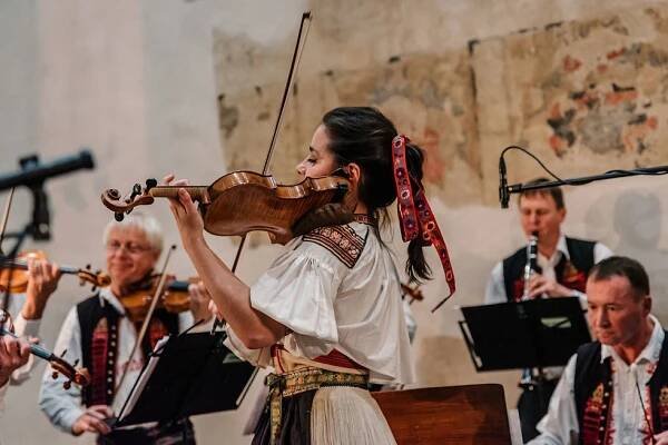Markéta Janoušková at FolkloreClasic _Martina Adlerová