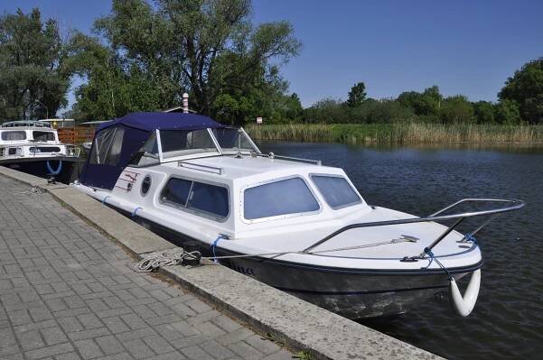 Kajutova loď Tina – Kajutova Loď